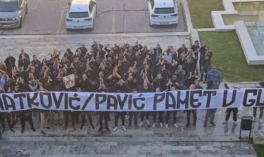 Prosvjed Torcide pred zgradom županije: 'Ovo je Hajduk!'