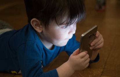 Djeca i ekrani u izolaciji: Jesu li sad svi postali 'loši' roditelji?