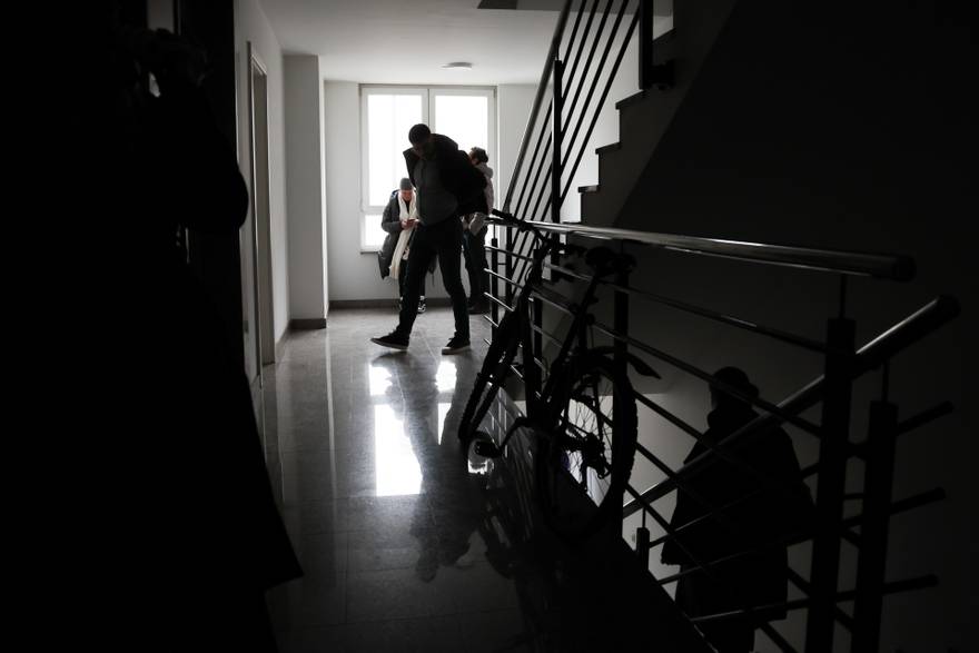 Policija došla privesti HDZ-ovku Teu Franić, ona se zaključala u stan i ne izlazi