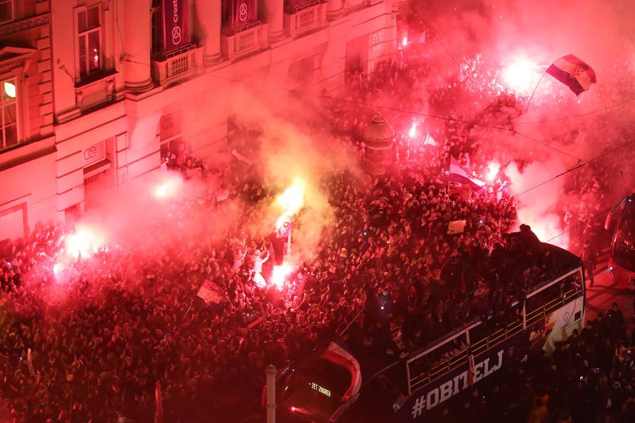 Zagreb: Vatreni stigli na trg