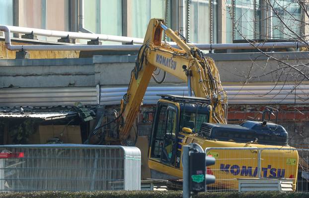 Zagreb: Bageri ruše popratni dio Vjesnikovog nebodera
