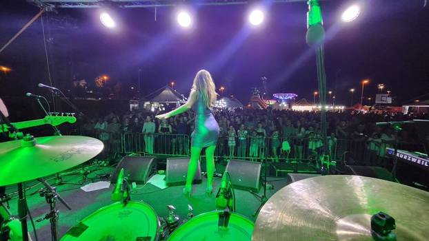 FOTO Uf, Lille zna kako podići na koncertu atmosferu: Pogledajte outfite kojima oduševljava sve