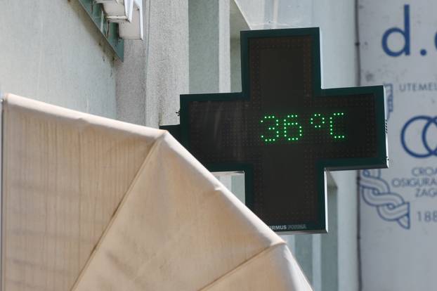 Šibenik: Velike vru?ine na šibenskim gradskim ulicama