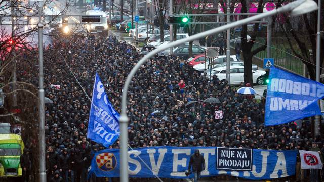 Dinamovci na terenu, Boysi na ulici: Svetinja nije na prodaju!