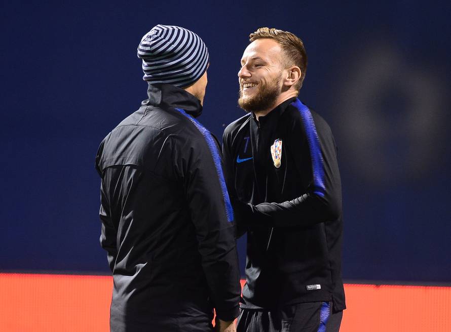 Dalić: Umjesto Pivarića ulazi Jedvaj ili Milić, Kalinić na golu