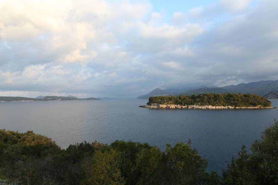 Tragedija na moru: Dvoje ljudi je poginulo, za petero se traga