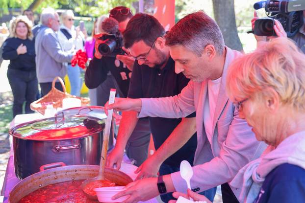 Zadar: Zadarski SDP tradicionalno obilježio Međunarodni praznik rada uz podjelu graha i pića te druženje i glazbu