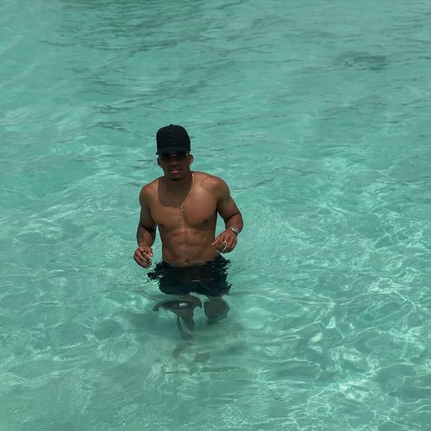 FOTO Kramarić skače s jahte, Lovren u Hrvatskoj, dinamovac 'potegnuo'  čak do Kolumbije...