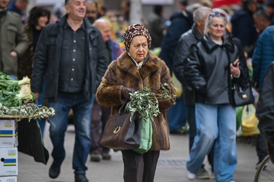 Zagreb: Veliki broj građana proslavilo je blagdan Cvjetnice posvetom maslinovih grančica