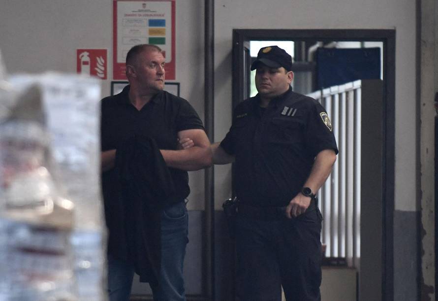 Zagreb: Privođenje uhićenih u Hrvatskim šumama