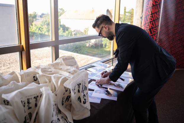 Zagreb: Meet & Greet sa Petrom Grašom uoči koncerta u Lisinskom