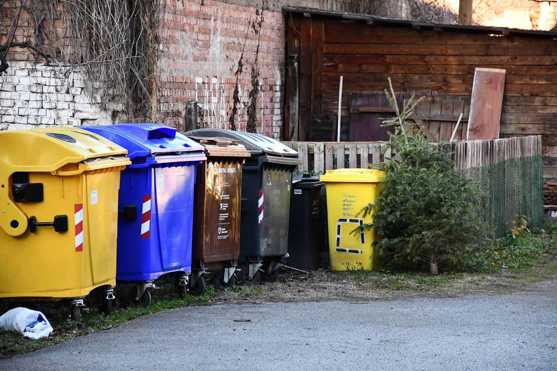 Kako ukloniti božićno drvce bez nereda i gdje ga onda odložiti?