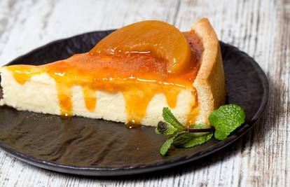 Cheesecake od jogurta, meda i marelica - fino za prste polizati