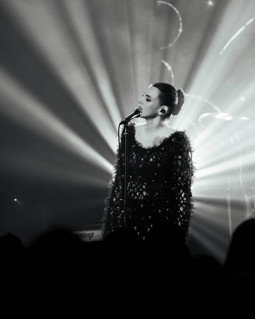 Na kratko se oprostila od svoje publike: Natali Dizdar nastupila u Zagrebu u 7. mjesecu trudnoće