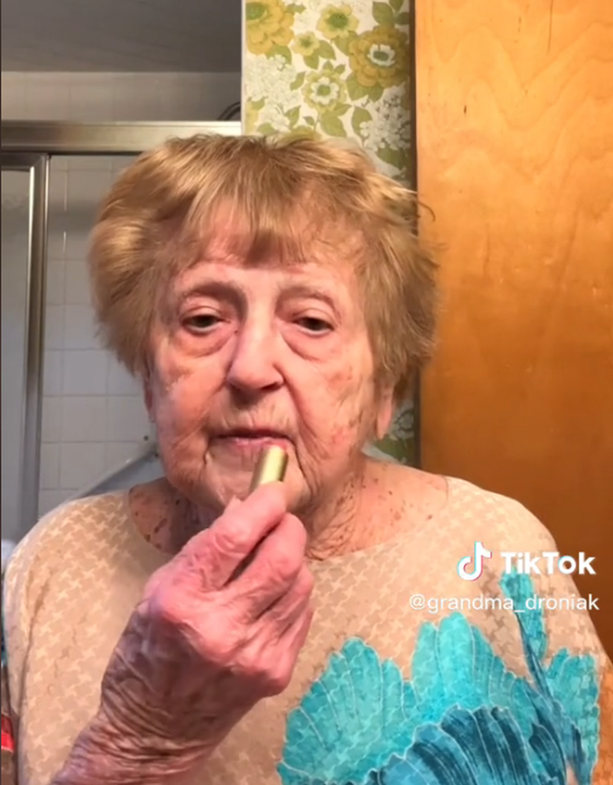 Baka od 92 godine otišla na spoj nakon 25 godina: 'Bilo je užas, nije mi dao kompliment'