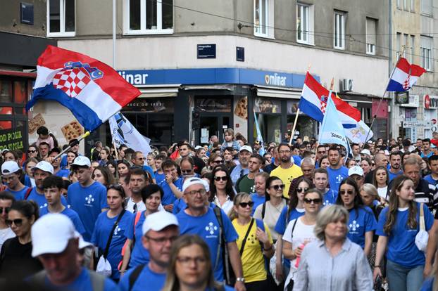Zagreb: Povorka Antunovskog hoda na putu prema bazilici svetog Antuna Padovanskog