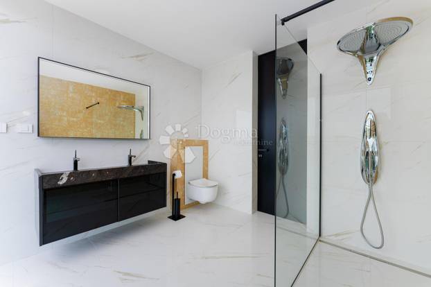 FOTO Pogledajte James Bond vilu u Ražancu! Prodaje se, a oglas je teško prepričati...