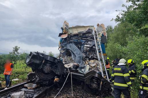 Užas u Češkoj: U sudaru vlakova poginulo troje, deseci ozlijeđeni