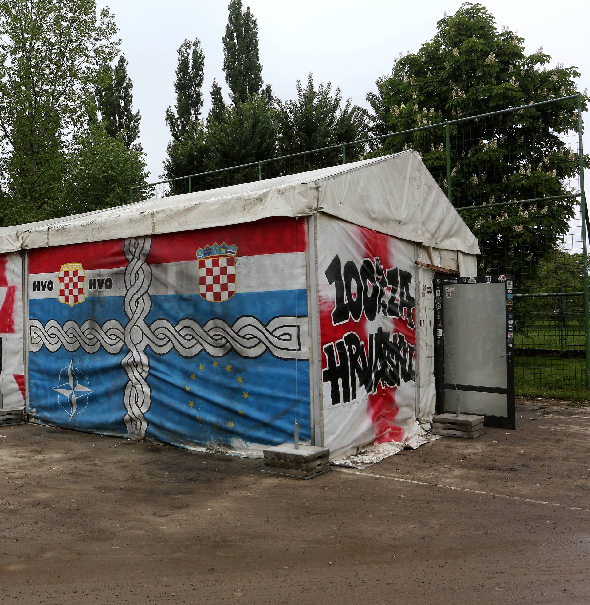 Branitelji u Vukovaru bijesni: "Mičite šator iz našeg grada"