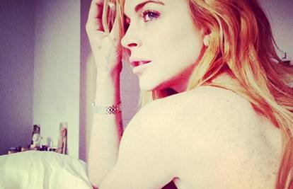 I dalje želi biti u centru pažnje: Lindsay objavila toples 'fotku'