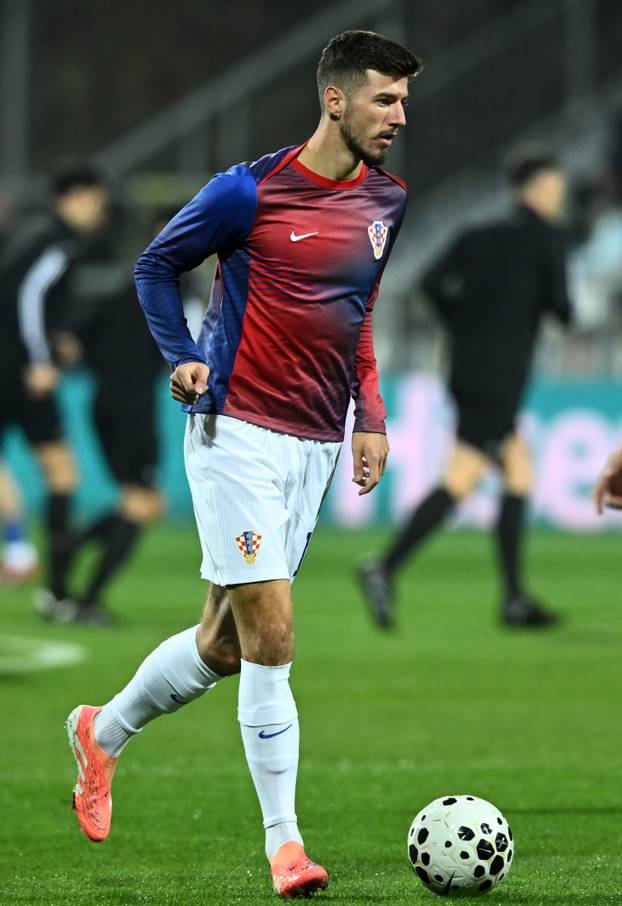 Rijeka: Zagrijavanje nogometaša uoči početka utakmice između Hrvatske i Farskih otoka u kvalifikacijama za FIFA Svjetsko prvenstvo