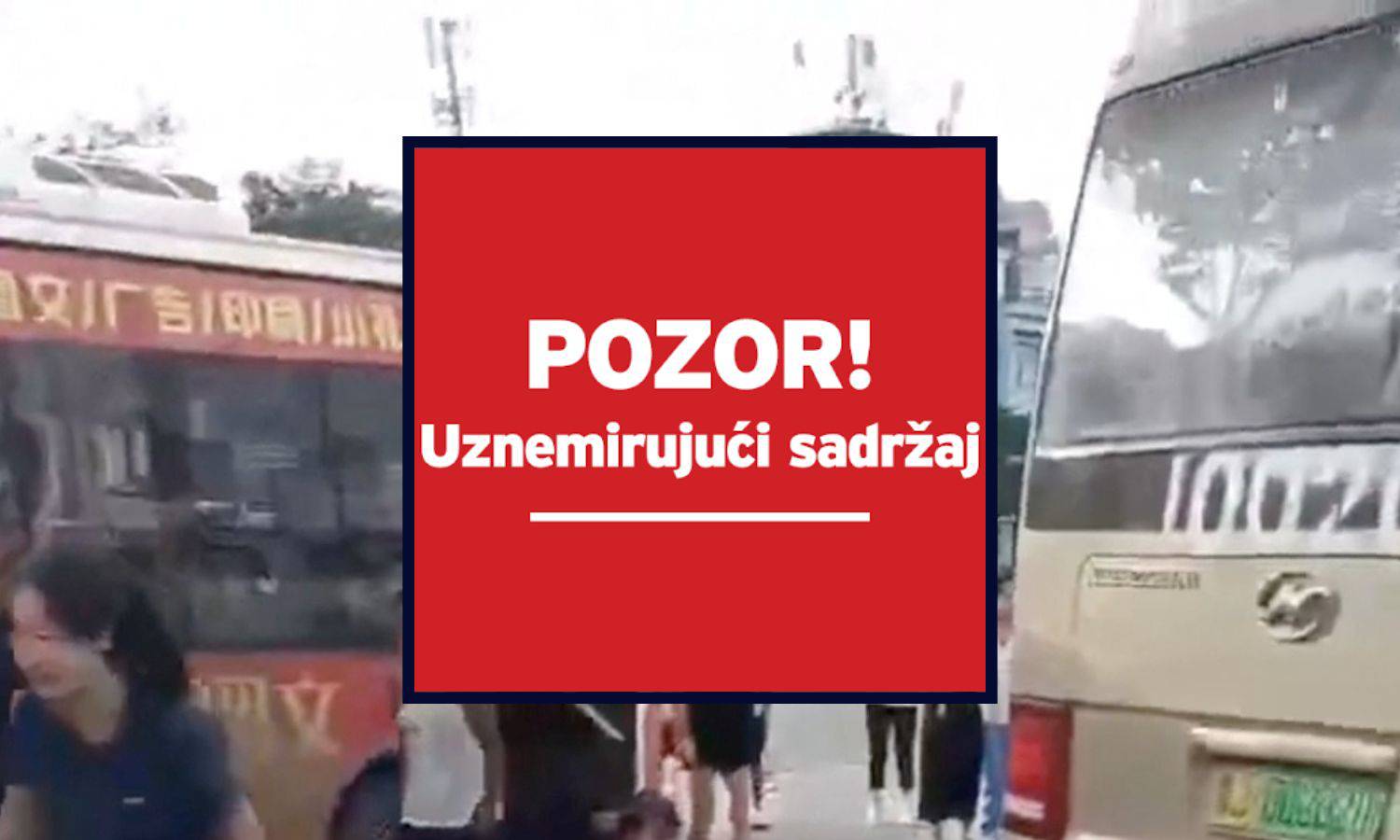 Školski bus zabio se u roditelje i djecu, 11 mrtvih! Priveli vozača