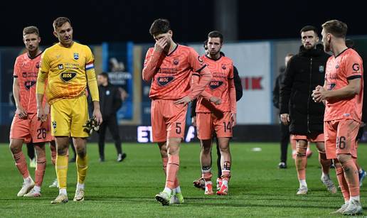 Navijači Osijeka: 'Najgori Osijek u povijesti!' 'Čoharu, odlazi!'