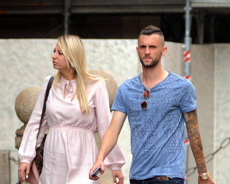 Milan, Marcelo BrozoviÄ and girlfriend strolling downtown