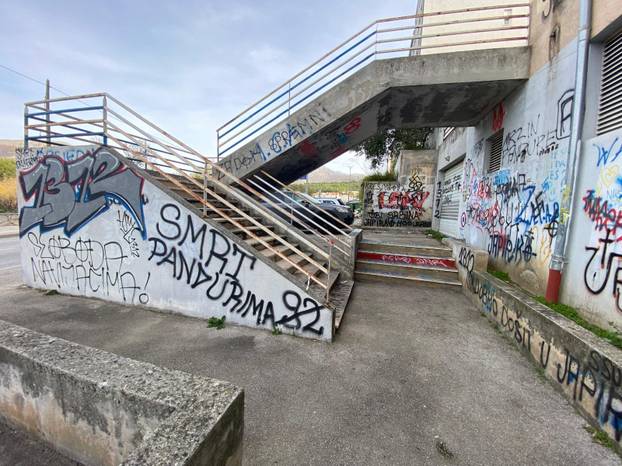 ODVRATNO! Zid mržnje na 'Putu mira': Ovo su ulice u Solinu i Splitu. Pune nacističkih znakova