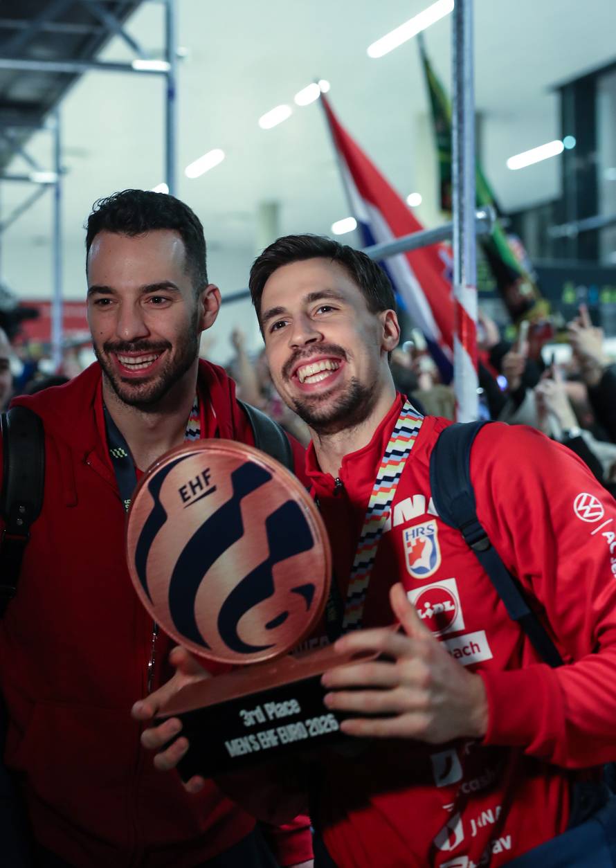 Doček brončanih rukometaša u Zračnoj luci Franjo Tuđman