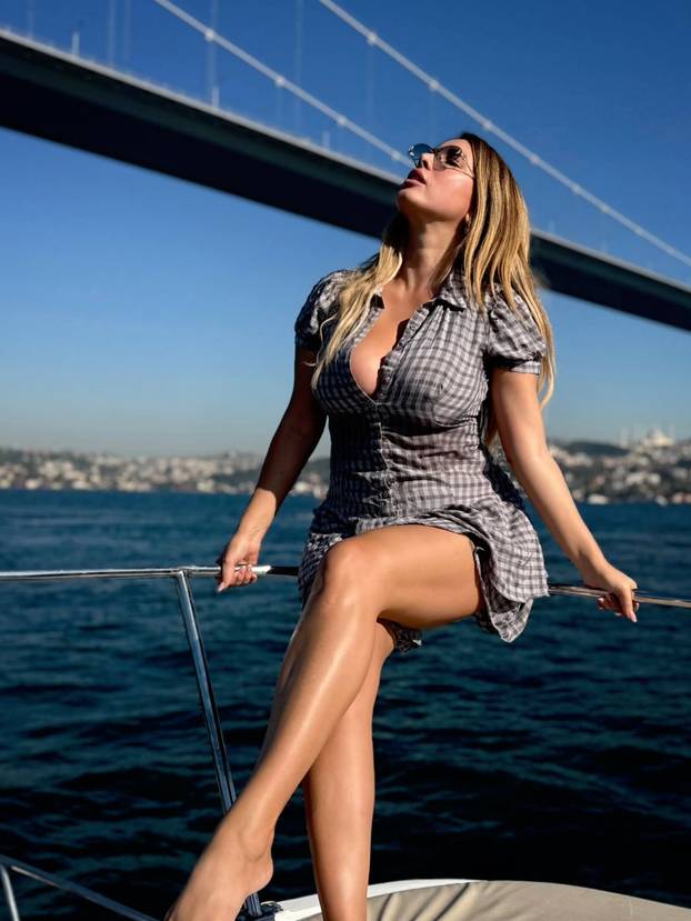 FOTO Sunce, Istanbul i kratka haljinica na brodu: Pogledajte kako je Nives podigla Celzijuse