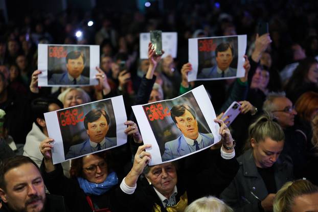 Suze i pjesma u Sarajevu u čast Halidu Bešliću