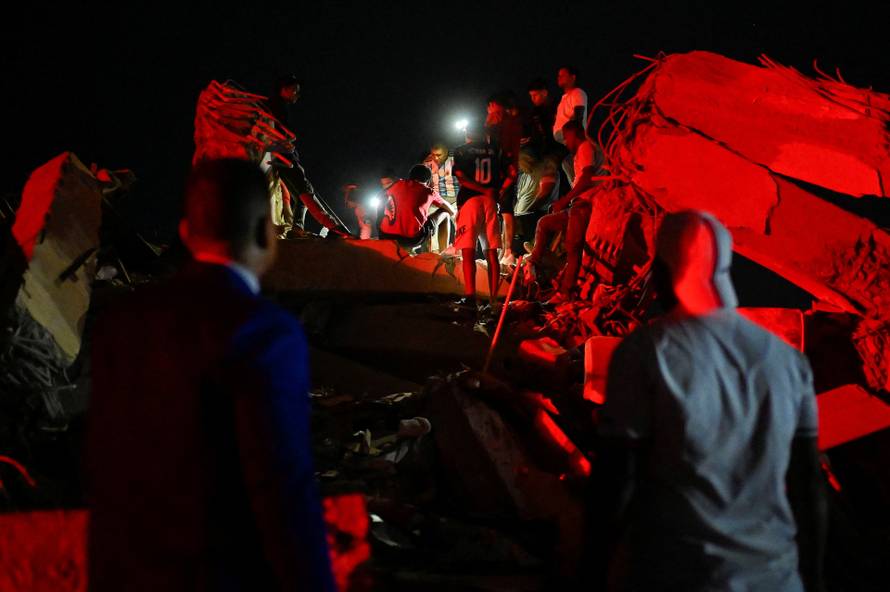 Aftermath of earthquakes in La Guaira