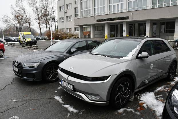 Slavonski Brod: Brodsko-posavska županija kupila nove luksuzne i električne automobile