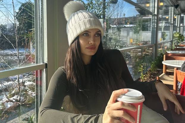 Turska glumica nevjerojatno nalikuje svojoj američkoj kolegici: 'Ista si Angelina Jolie!'