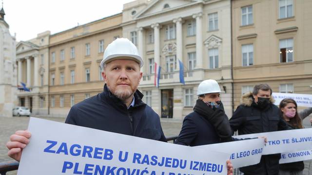 Renato Petek u društvu građana stradalih u potresu prosvjedovao te se osvrnuo na obnovu Zagreba