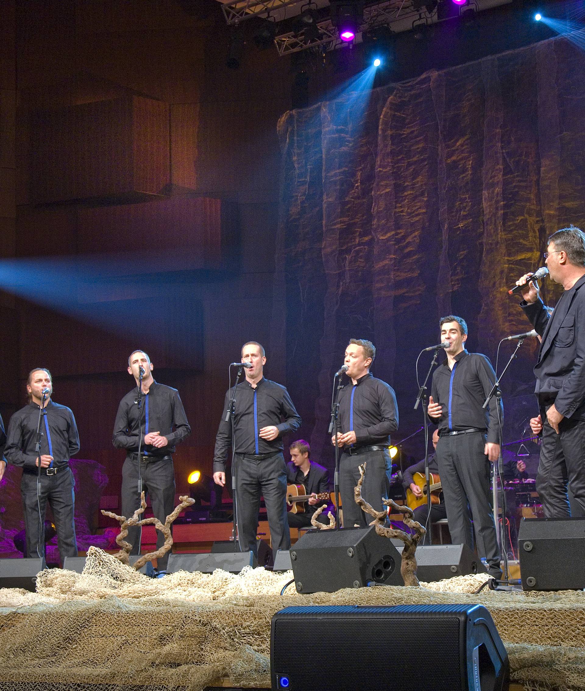 U prepunom Lisinskom: Klapa Cambi slavila 30 god. karijere