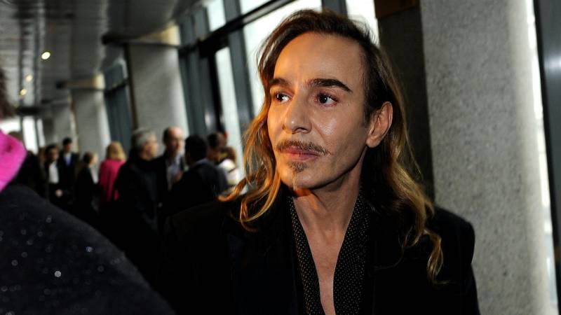 John Galliano tema je Met Gale 2027. i već je izazvala buru: 'Ne sramimo se mračne prošlosti...'