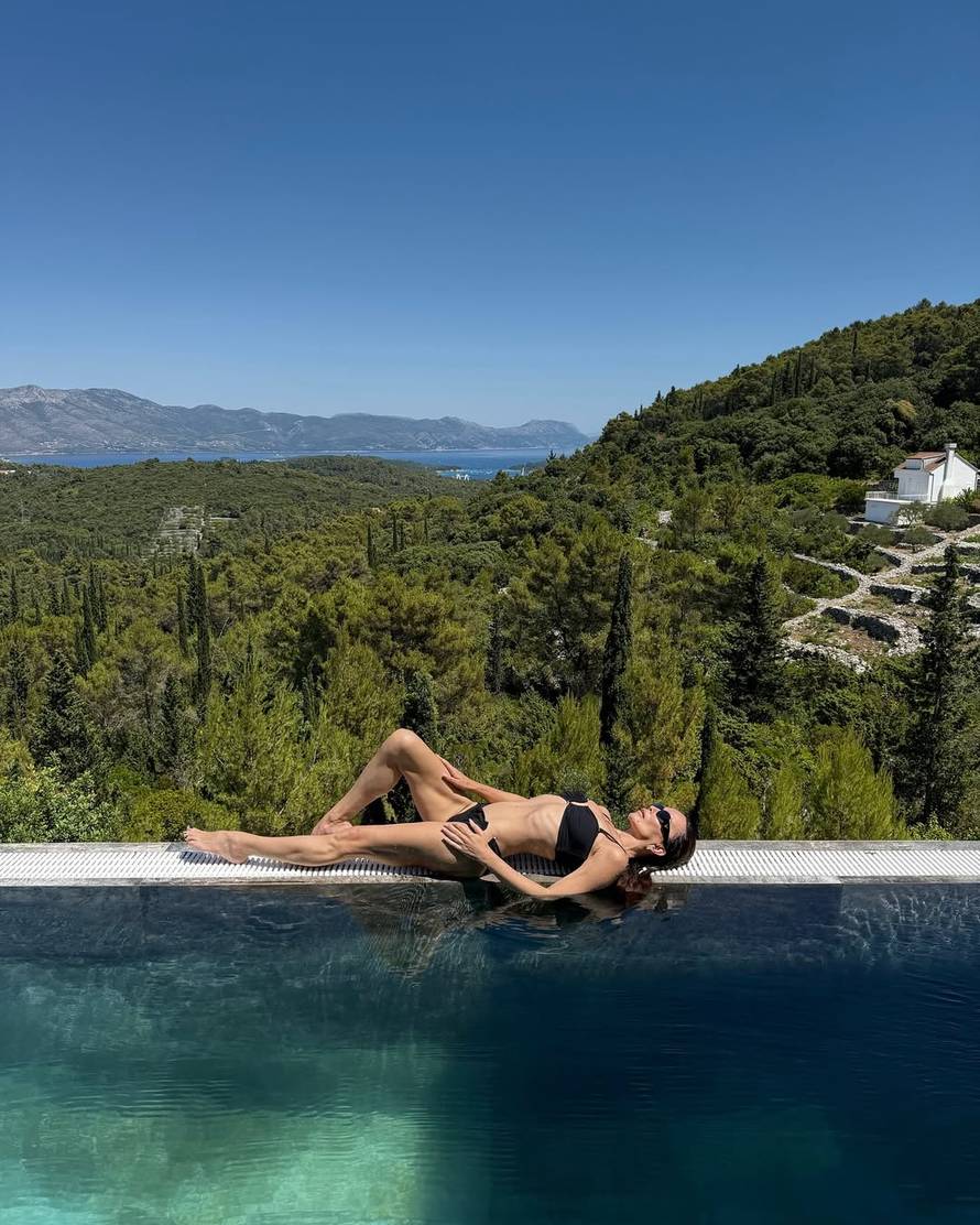 FOTO Samo grudnjak i sako: Evo kako je Severina došla na Grašino rođendansko slavlje