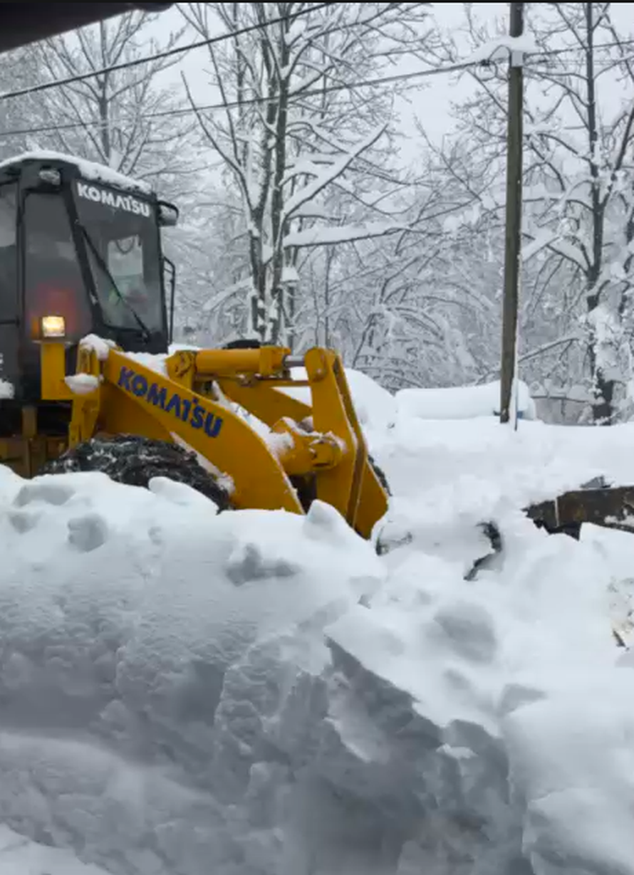 DRAMA KOD PLITVICA Bagerom spasili trudnicu iz sela: 'Ovdje niti ralica nije uspjela doći'