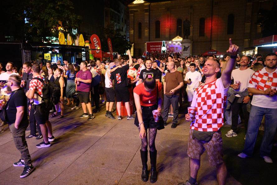 Zagreb: Navijači na Cvjetnom trgu 