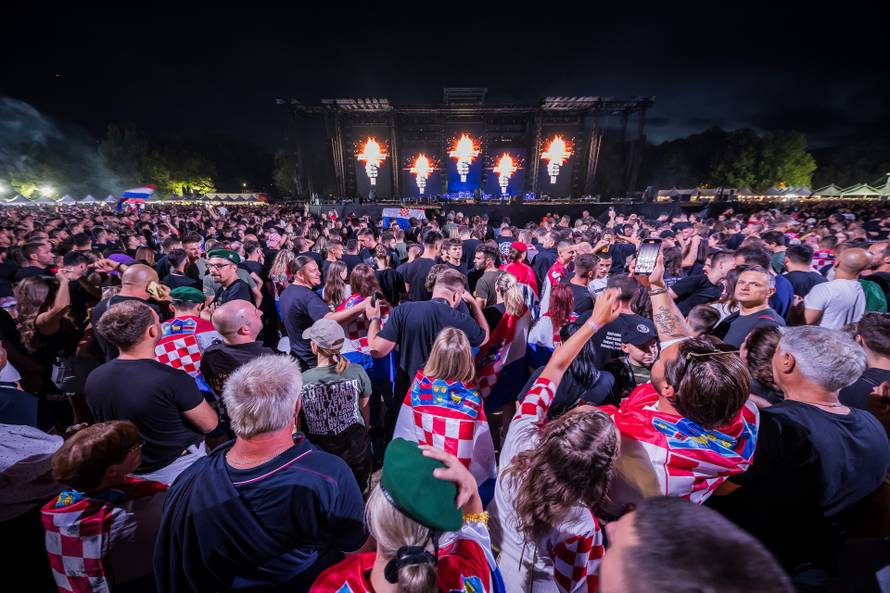 Obožavatelji na velikom koncertu Marka Perkovića Thompsona u Sinju