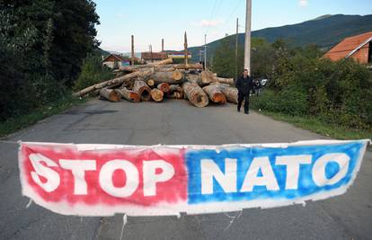 Srbi i dalje provociraju KFOR, ne žele još ukloniti barikade