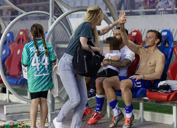 FOTO Tata, a sad igraj s nama! Livaju iznenadila Iris i djeca. Zaigrao je s njima na Poljudu