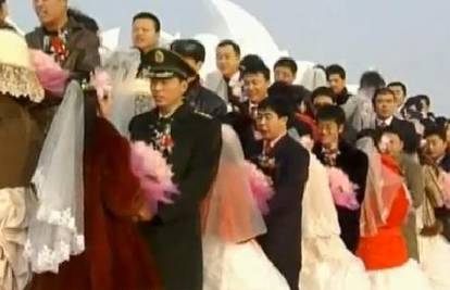 Kina: 20 ljubavnih parova vjenčalo se na minus 30 