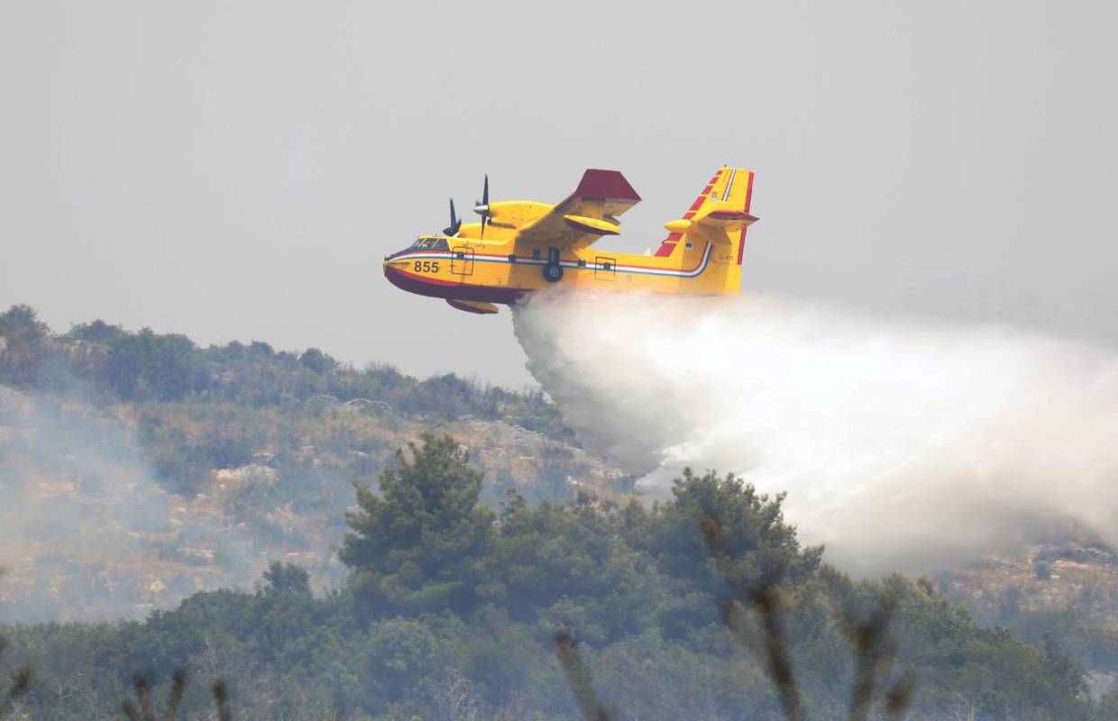 Zračne snage OS RH sudjelovale su u gašenju ukupno 102 požara