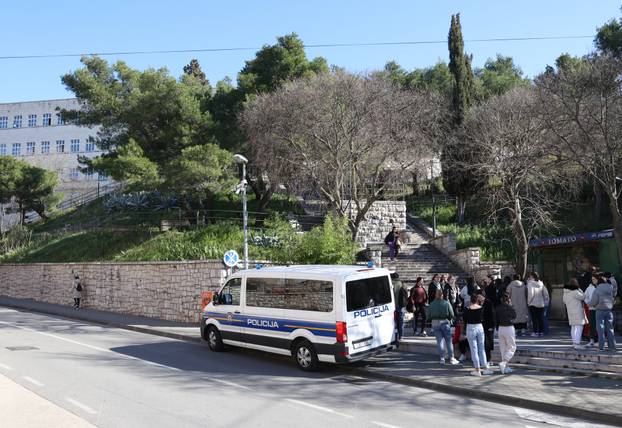 Šibenik: Zbog dojave o bombi evakuirana gimnazija