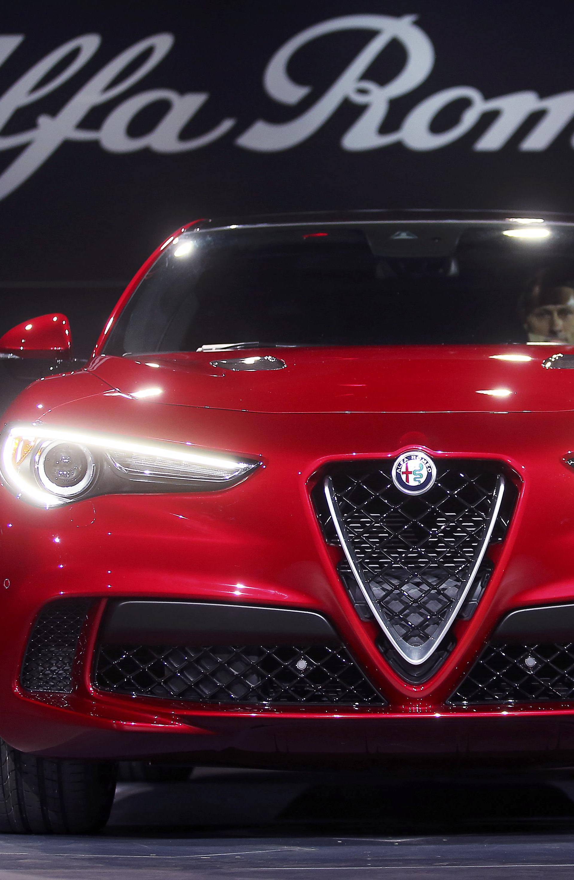 Alfa Romeo introduces the 2018 Stelvio SUV 
