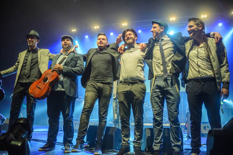 Sinovi ravnice  dugo razmišljali i odlučili joj ipak sve oprostiti