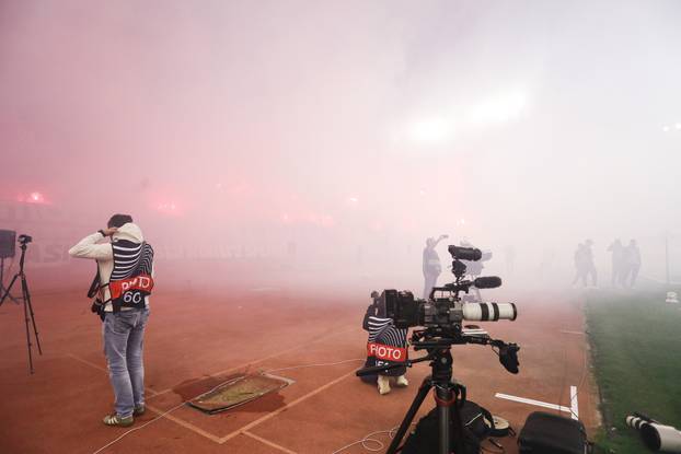 Zbog bakljade prekinuta utakmica između Hajduka i Ajaxa